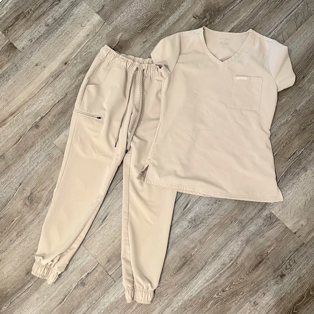 Jaanu soft khaki scrub set